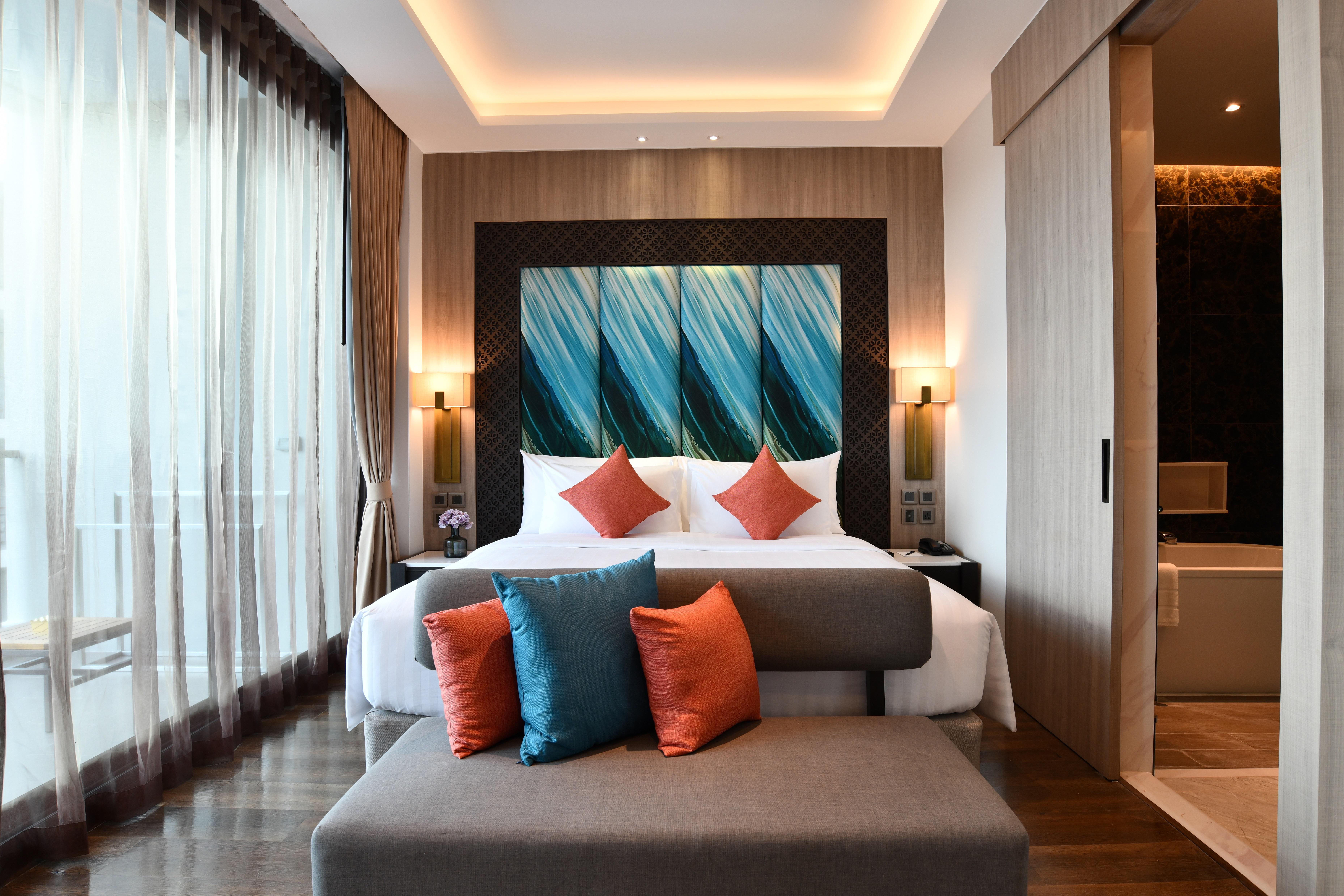Skyview Resort Phuket Patong Beach Exteriér fotografie A bedroom at the hotel