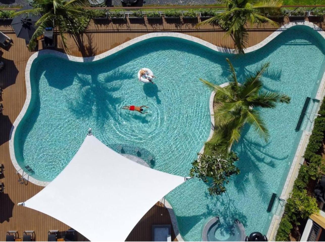 Skyview Resort Phuket Patong Beach Exteriér fotografie Aerial view of the pool at the Hotel