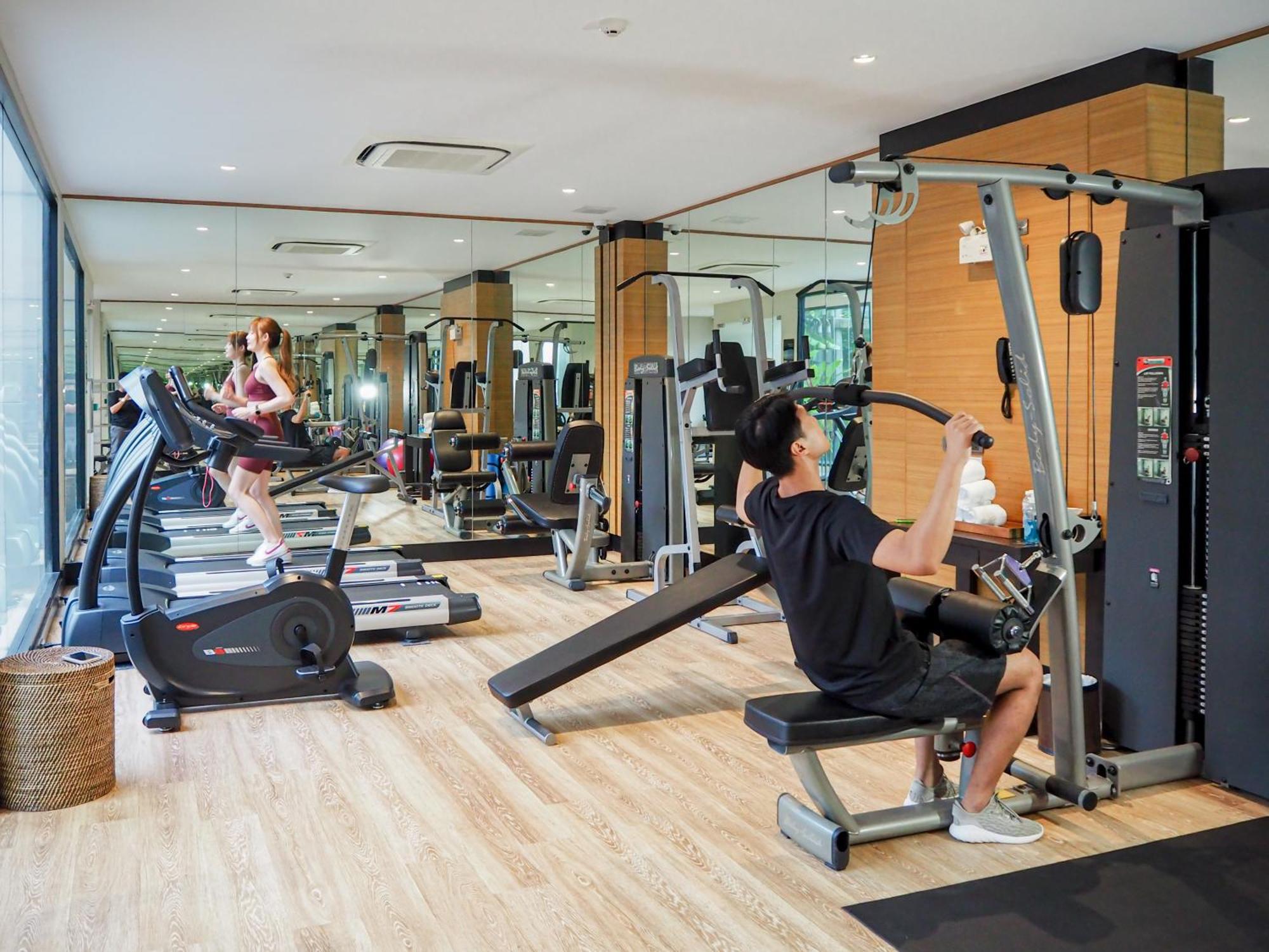 Skyview Resort Phuket Patong Beach Exteriér fotografie The gym at the hotel